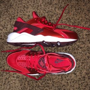 Nike Huraches (NEVER WORN!)